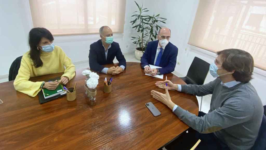 Firma de la cesión de dos nuevos espacios en la Plisan.