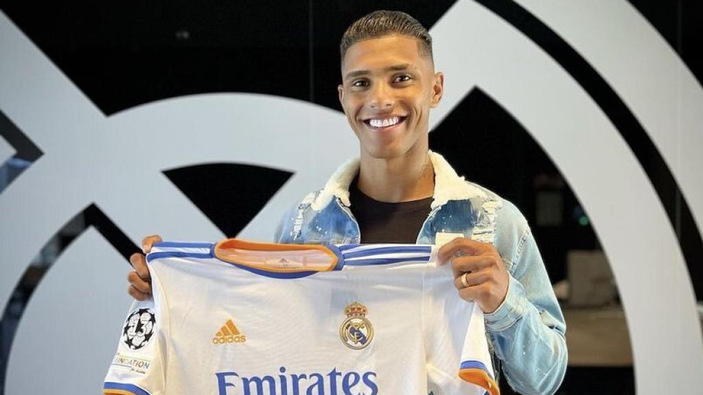 Vinicius Tobías, con el Real Madrid