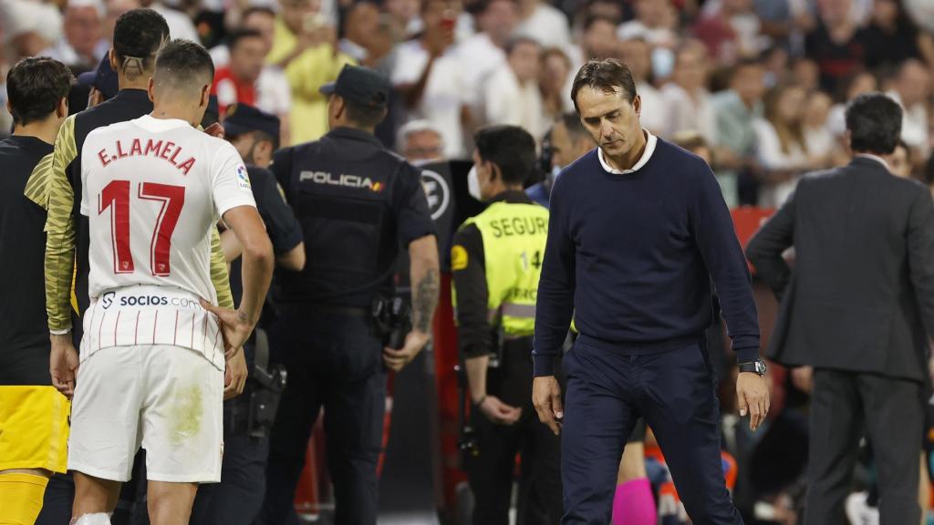 Julen Lopetegui cabizbajo tras el Sevilla - Real Madrid