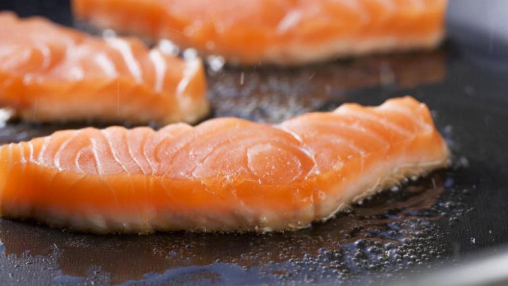 Salmón, fuente de omega-3.