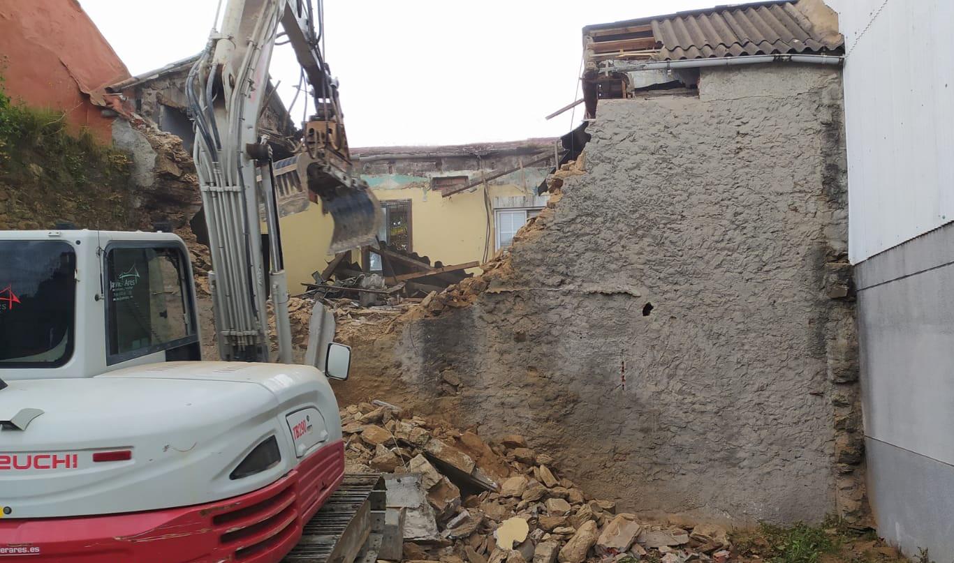Demolición del antiguo Bar Primavera (Concello de Carral).