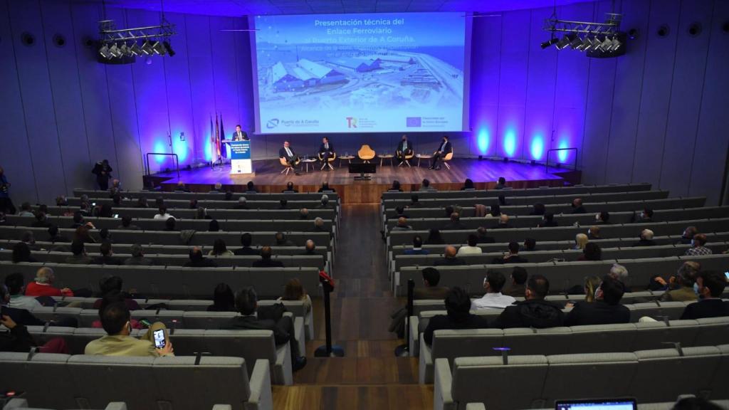 Presentación ayer del proyecto del tren a Langosteira