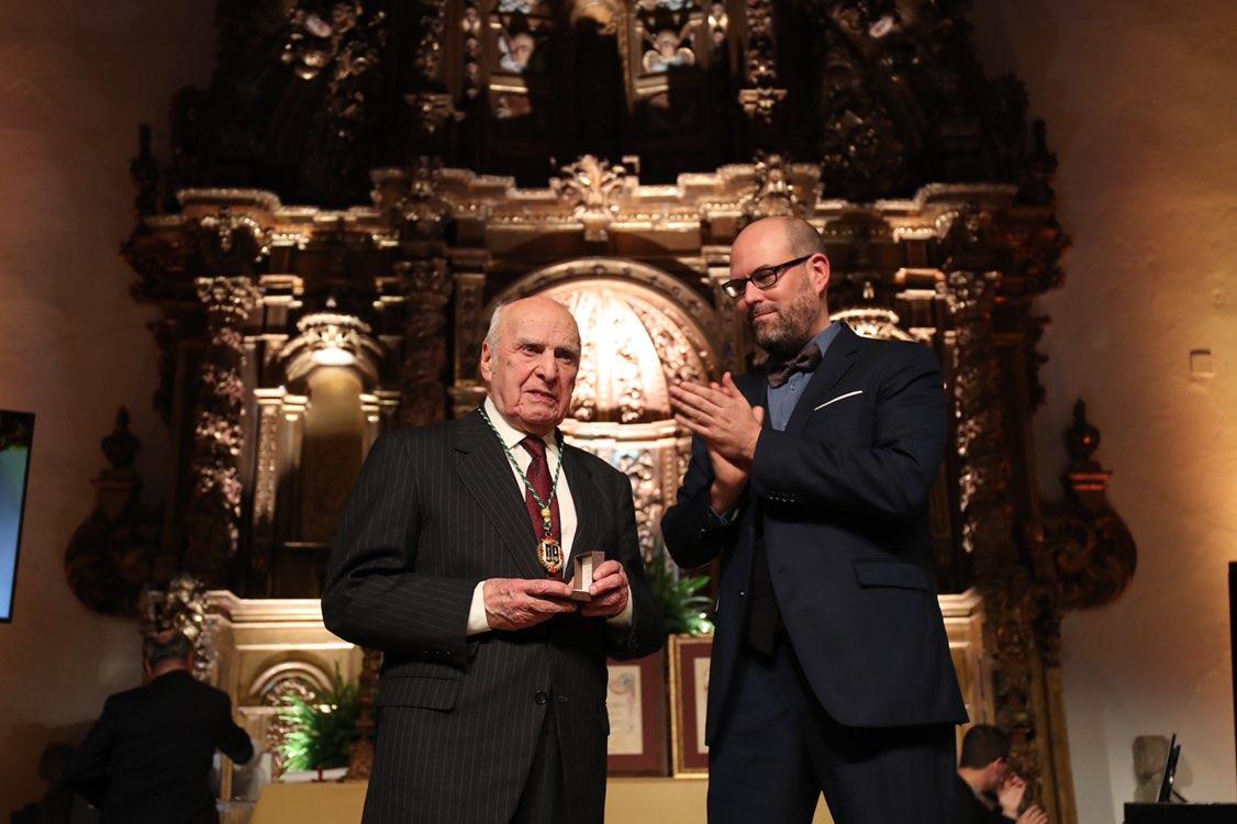 Ramón Castromil en su nombramiento como hijo predilecto de Santiago (Concello de Santiago).