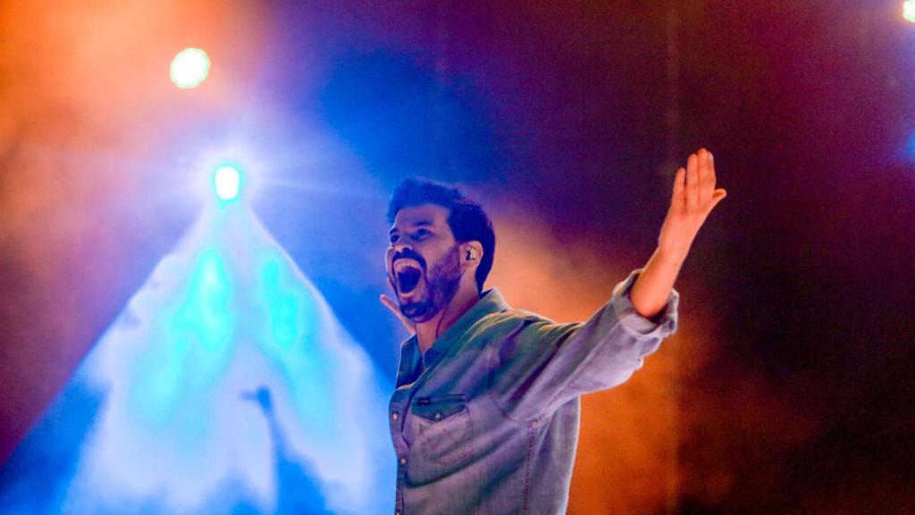 Guillermo “Willy” Bárcenas, cantante del grupo Taburete durante un concierto en el Hipódromo de La Zarzuela (Madrid).