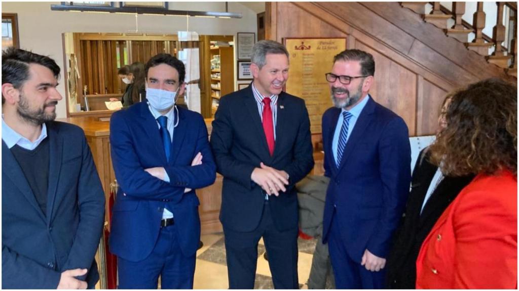 Miñones participó en ‘Conversas no Parador’.