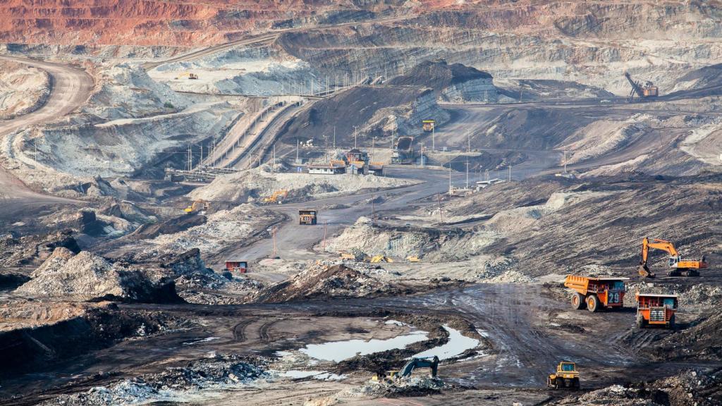 Extracción de minerales críticos fundamentales para la transición energética.