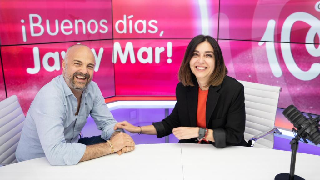 Javi Nieves y Mar Amate en el estudio de 'Buenos días, Javi y Mar' en Cadena 100.