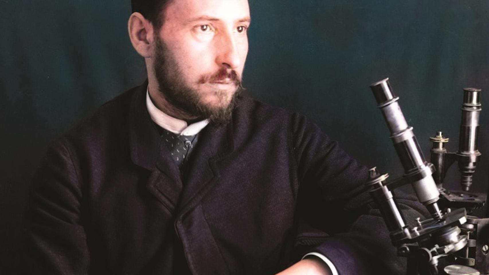 Santiago Ramón y Cajal en su estudio. Fue reconocido con el Premio Nobel de Fisiología en 1906. Foto: ZEISS Microscopy