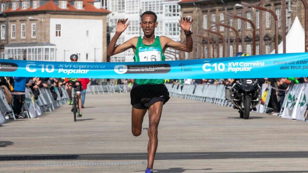 El etíope Melaku Birhan Aregu llegando a meta.