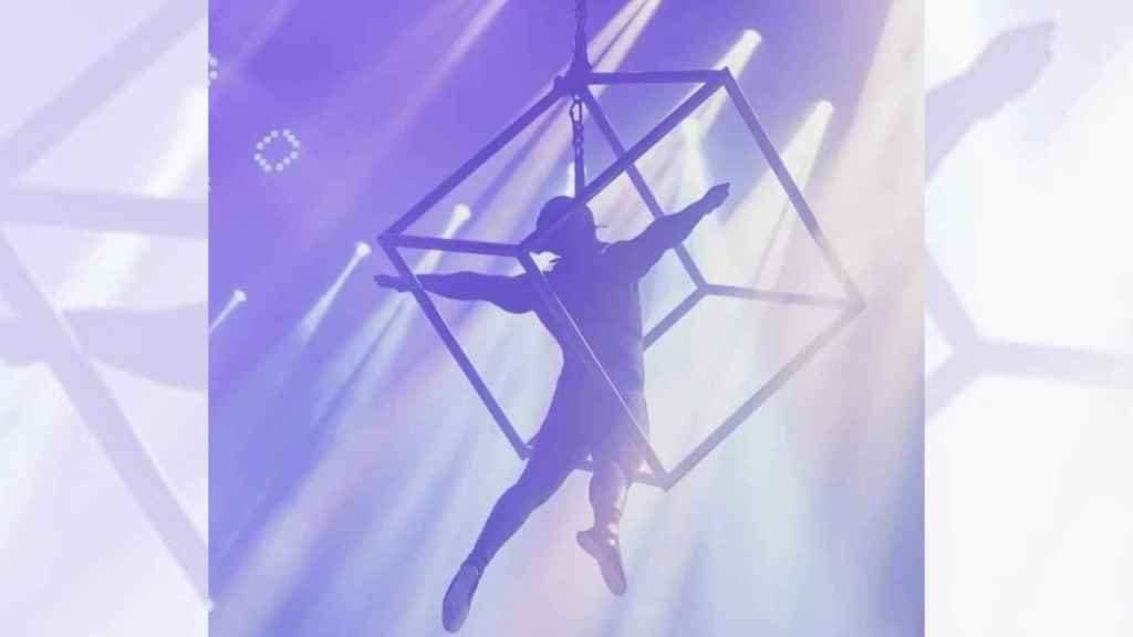 Imagen de una de las actuaciones acrobáticas de la orquesta Olympus.