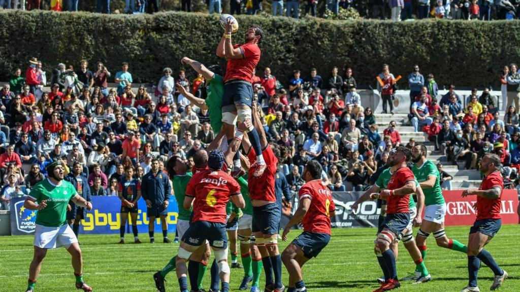 La selección española de rugby durante un partido