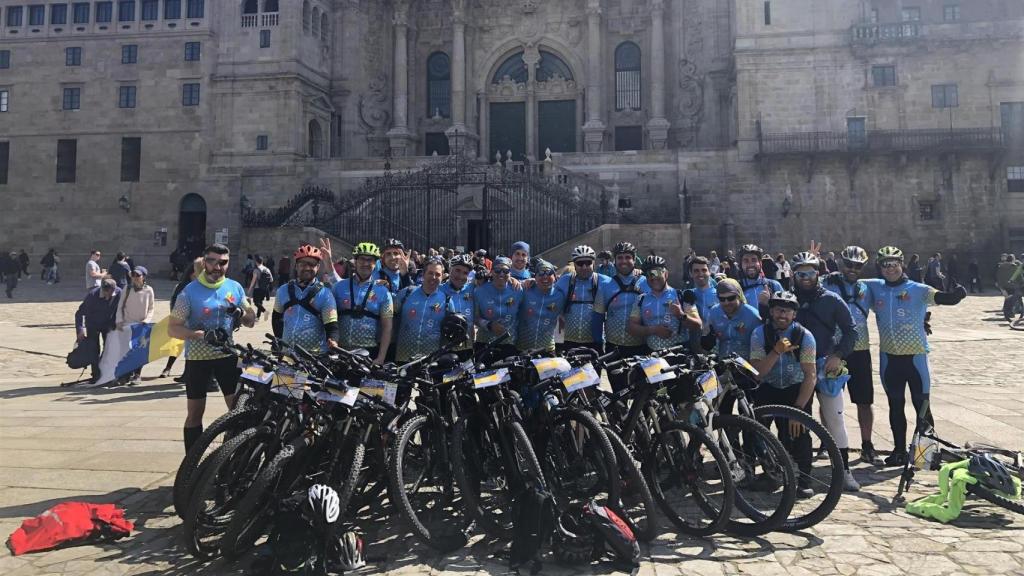 Los Peregrinos da Tempestade en la Praza do Obradoiro.