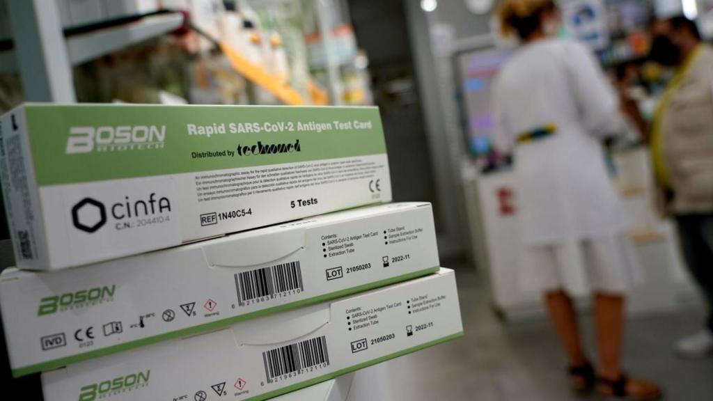 Test de antígenos en una farmacia, en imagen de archivo.