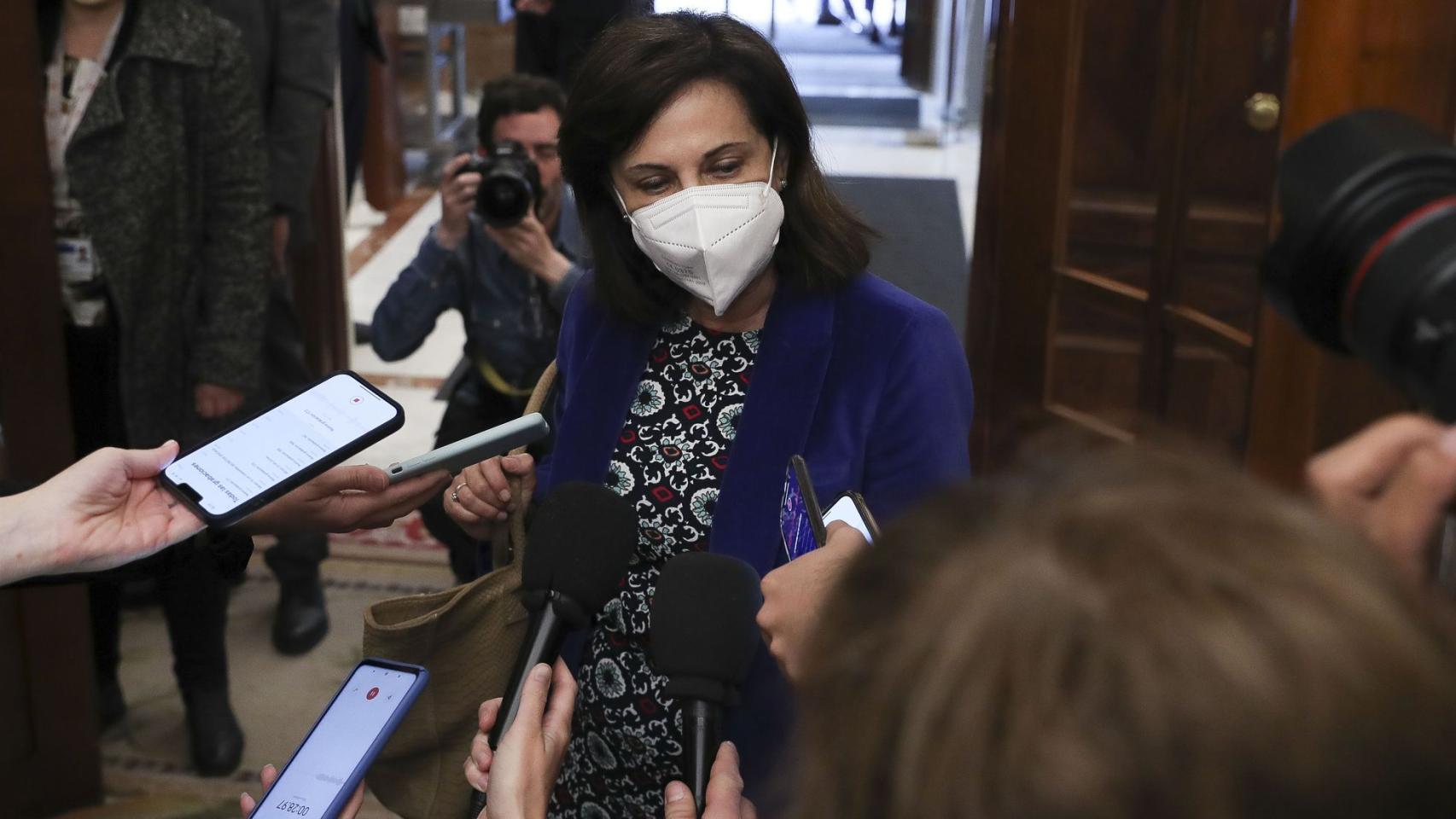 Margarita Robles, ministra de Defensa, al término de la sesión de control celebrada en el Congreso este miércoles.