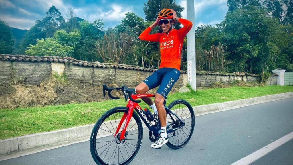 Egan Bernal en una de sus primeras salidas tras su accidente