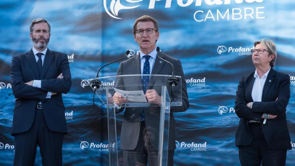 Feijóo esta tarde en la planta de Profand en Cambre.