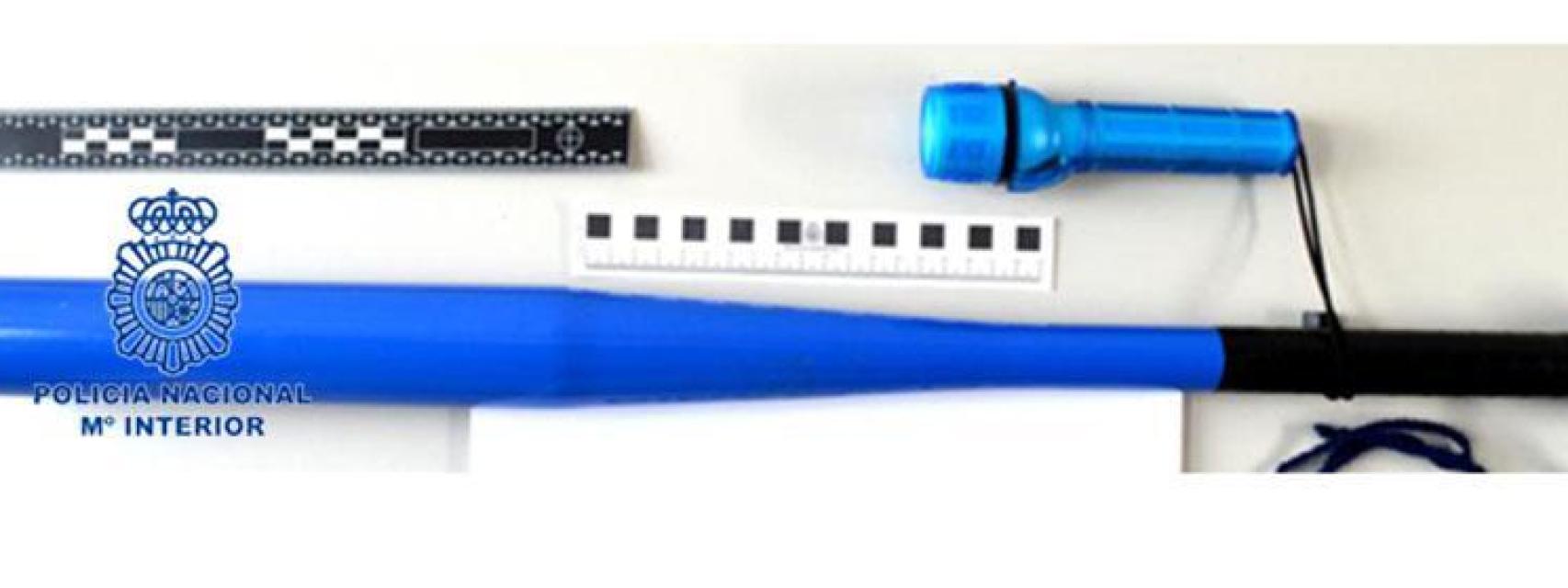 El bate de béisbol incautado por la Policía Nacional.