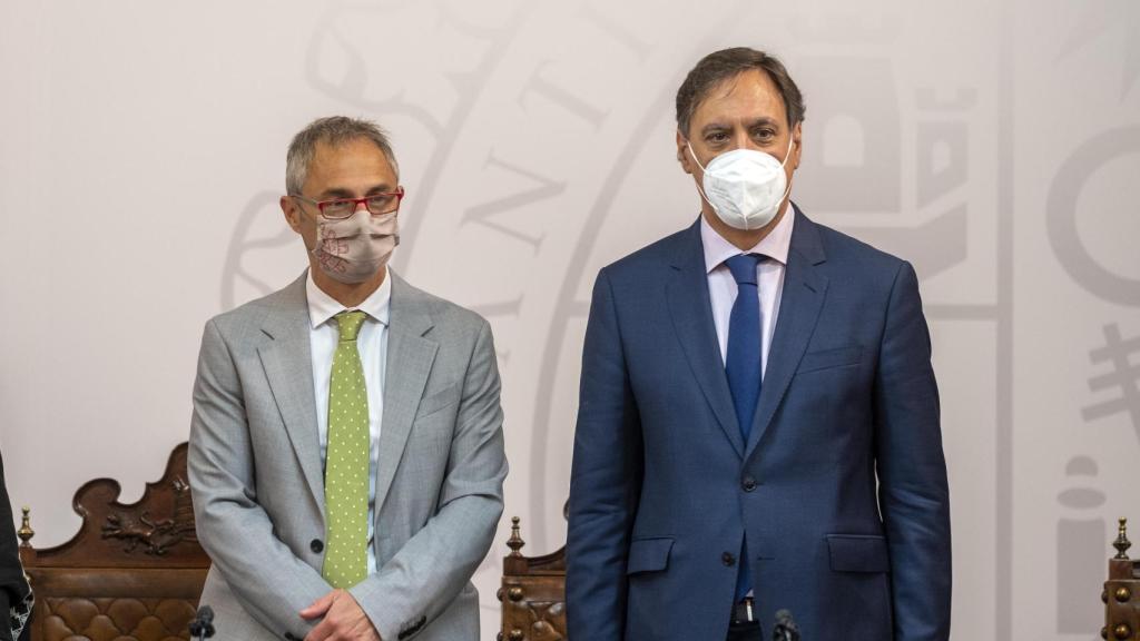 El rector de la USAL, Ricardo Rivero, y el alcalde de Salamanca, Carlos García Carbayo