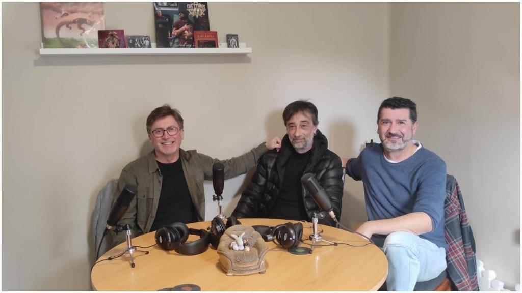 Mos, José y Fon en su estudio.