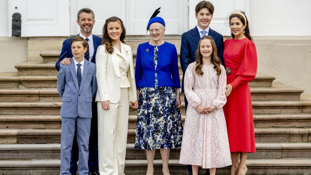 Isabella de Dinamarca junto a su familia durante su Confirmación.