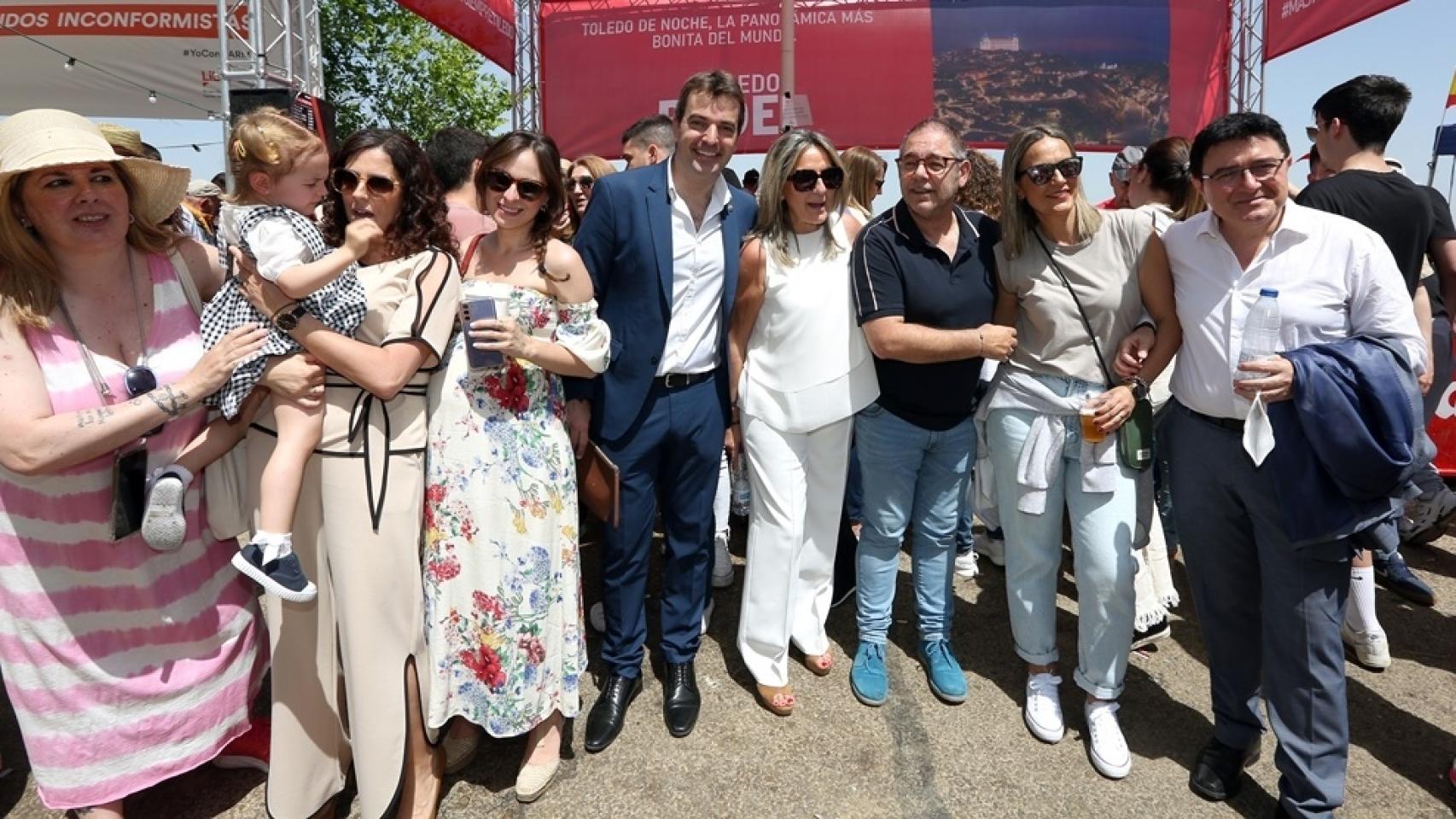 La alcaldesa de Toledo, Milagros de Tolón, con concejales y romeros en el Valle.