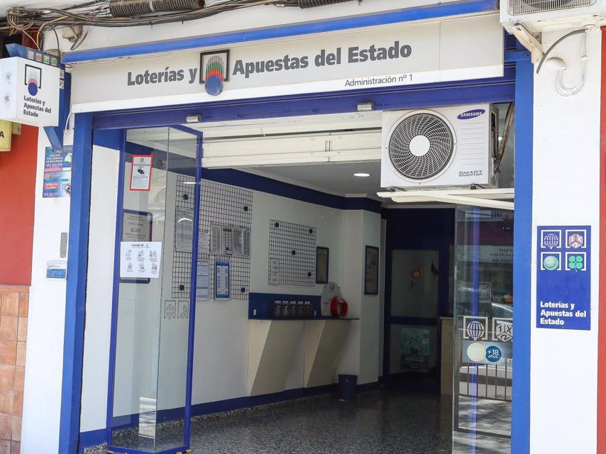 Exterior de una administración de lotería.