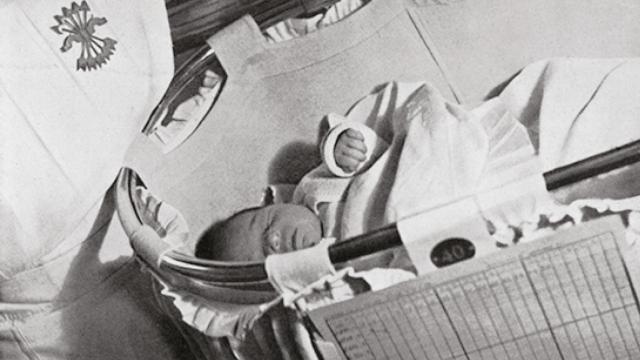 Un bebé, en el franquismo (imagen que ilustra la investigación académica).