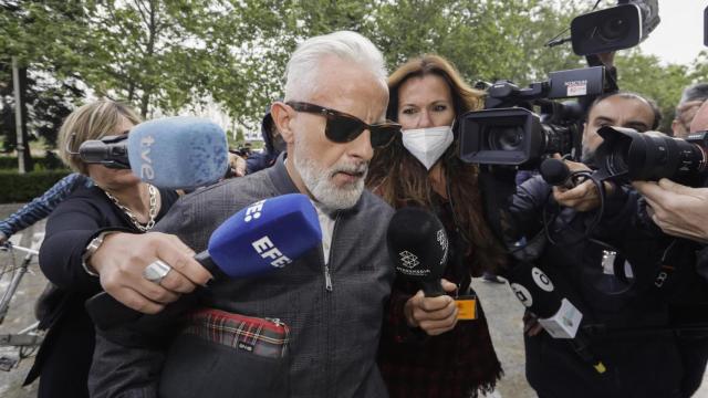 Marcos Benavent, el autodenominado 'yonki del dinero', a su llegada al juzgado. EFE / Biel Aliño