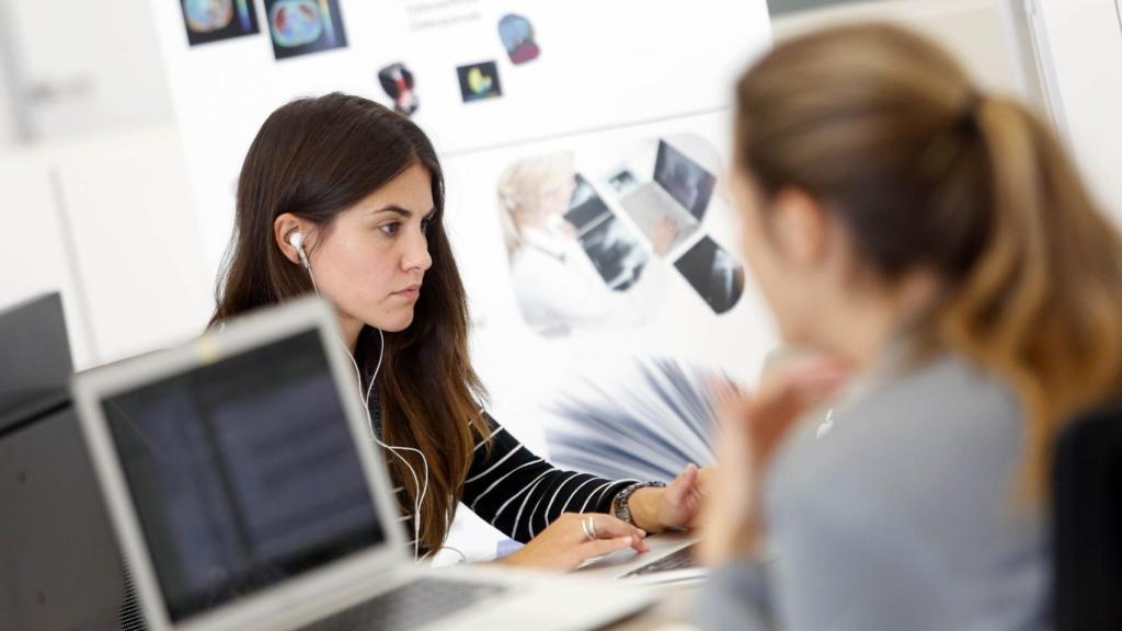 Emprendedoras trabajando en Lanzadera.