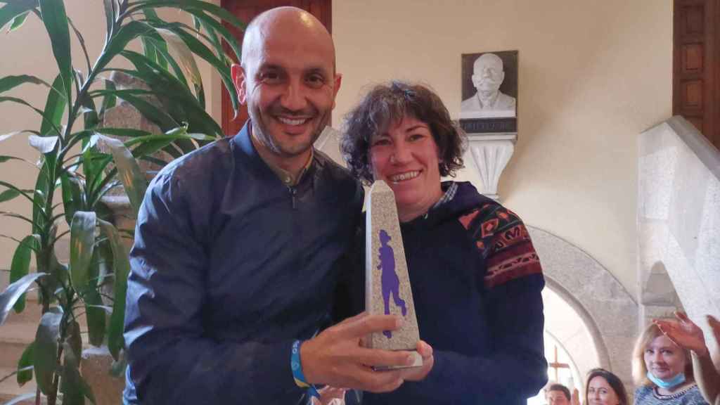 El alcalde de O Porriño, Alejandro Lorenzo, y Ana Belén Gómez en el Concello.