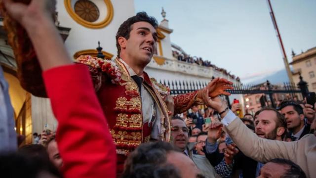 Tomás Rufo salió a hombros de la Maestranza de Sevilla.