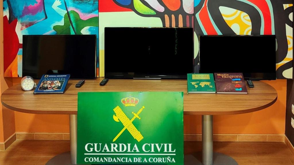 Los efectos recuperados del robo en A Pobra do Caramiñal.