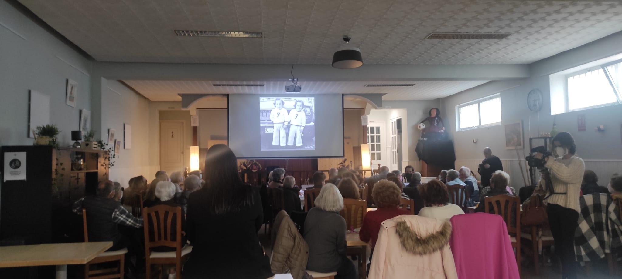Vídeo homenaje a las centenarias del barrio. Foto: Quincemil.