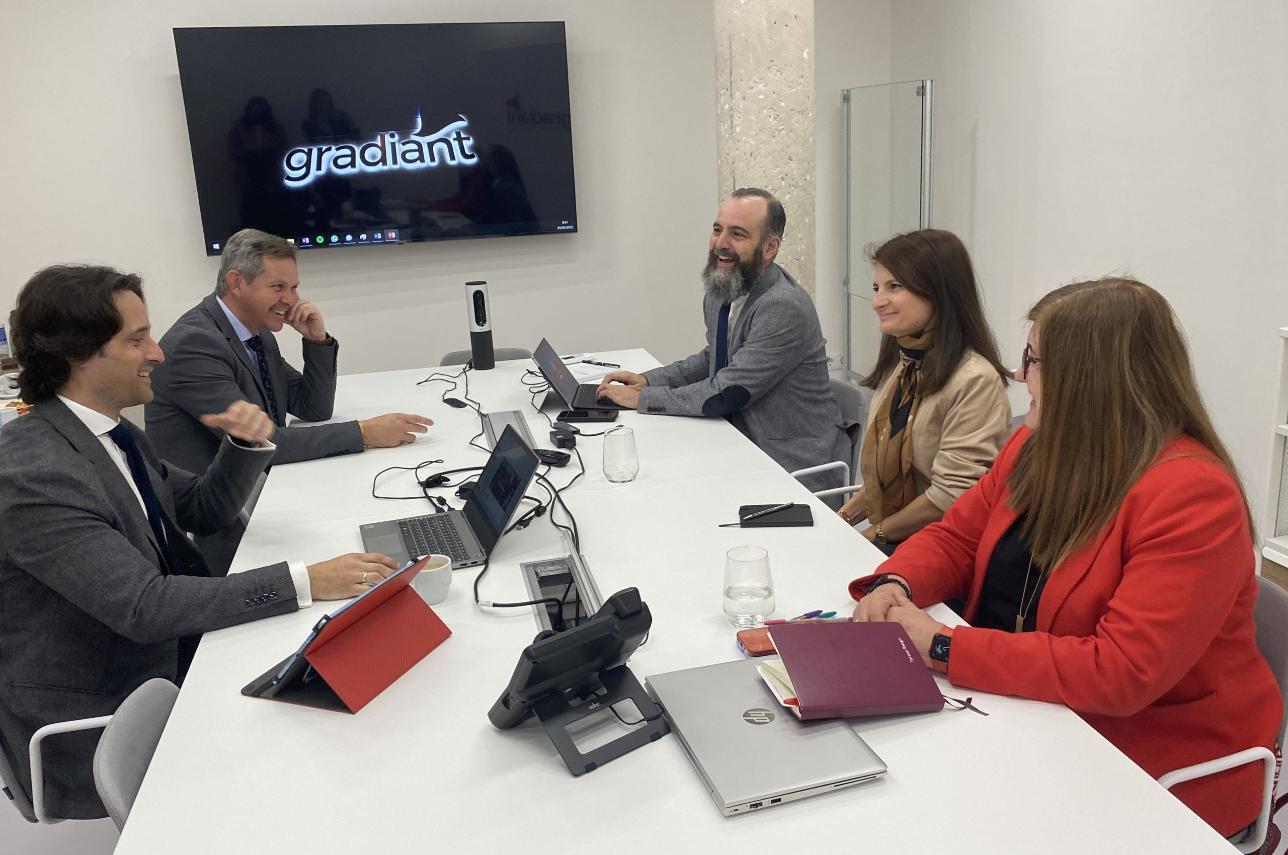 Visita de Miñones en Gradiant.