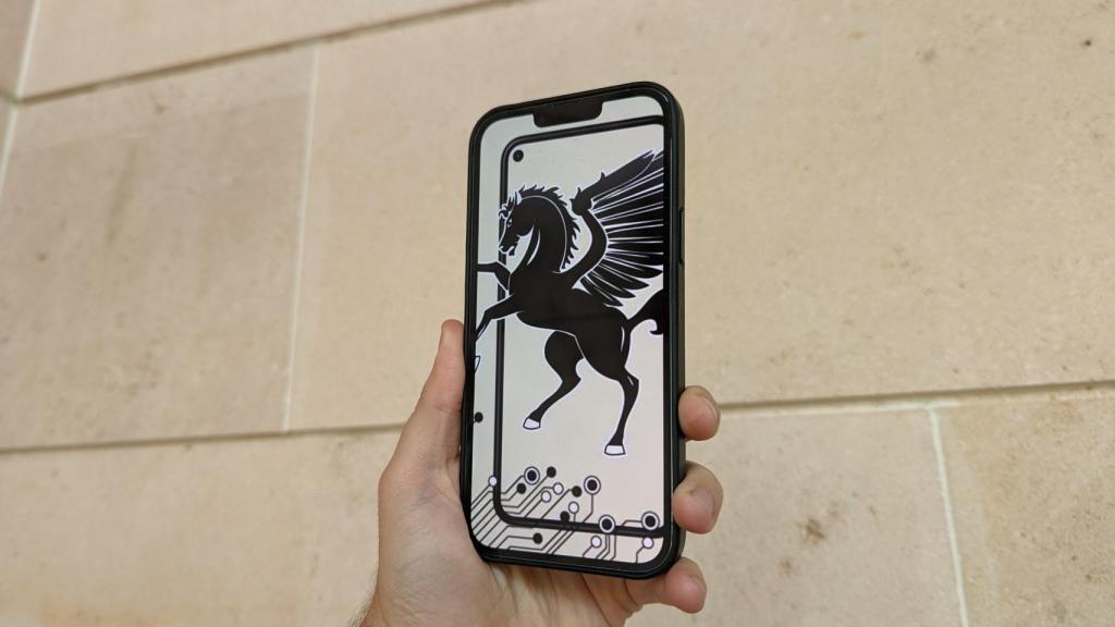 Móvil con la imagen de Pegaso