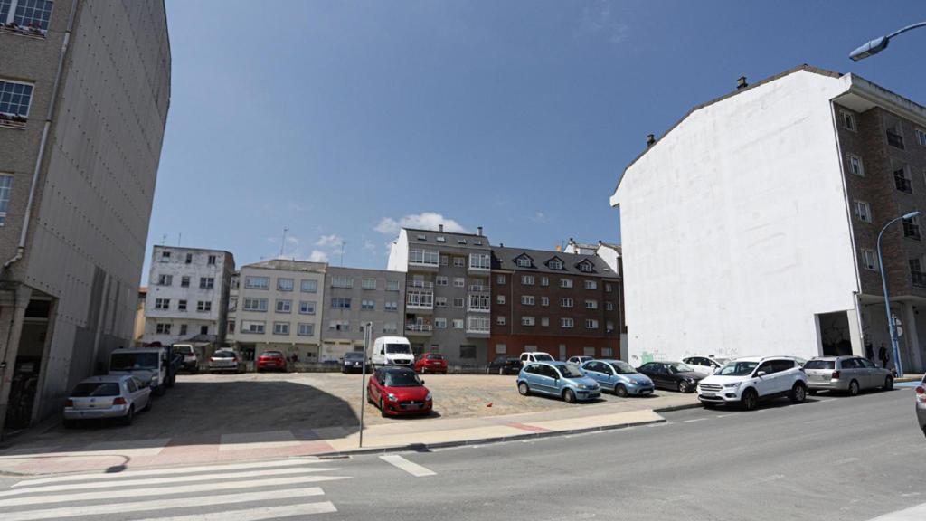 Uno de los aparcamientos provisionales en Vilaboa.