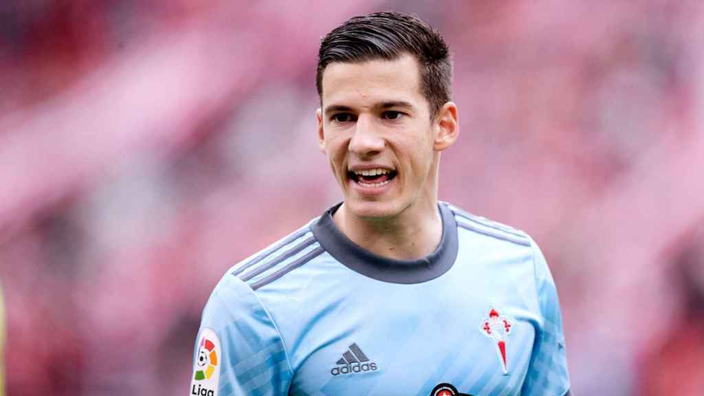 Santi Mina.
