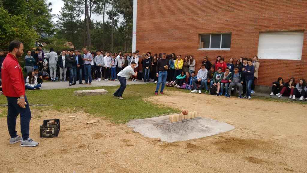 Partida a los bolos celtas en el IES Val Miñor.