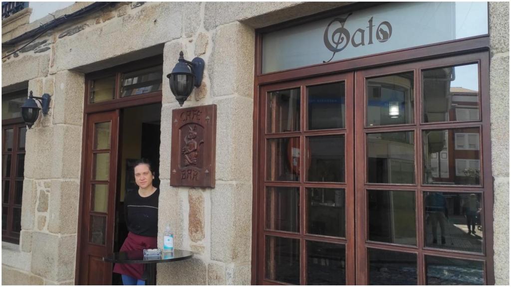 Paula está al frente de O Gato.