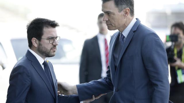 El presidente de la Generalitat, Pere Aragonès, y el del Gobierno, Pedro Sánchez, en un encuentro en Barcelona.