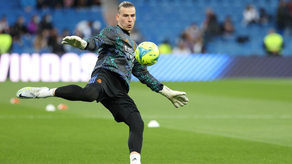 Andriy Lunin, durante un calentamiento con el Real Madrid