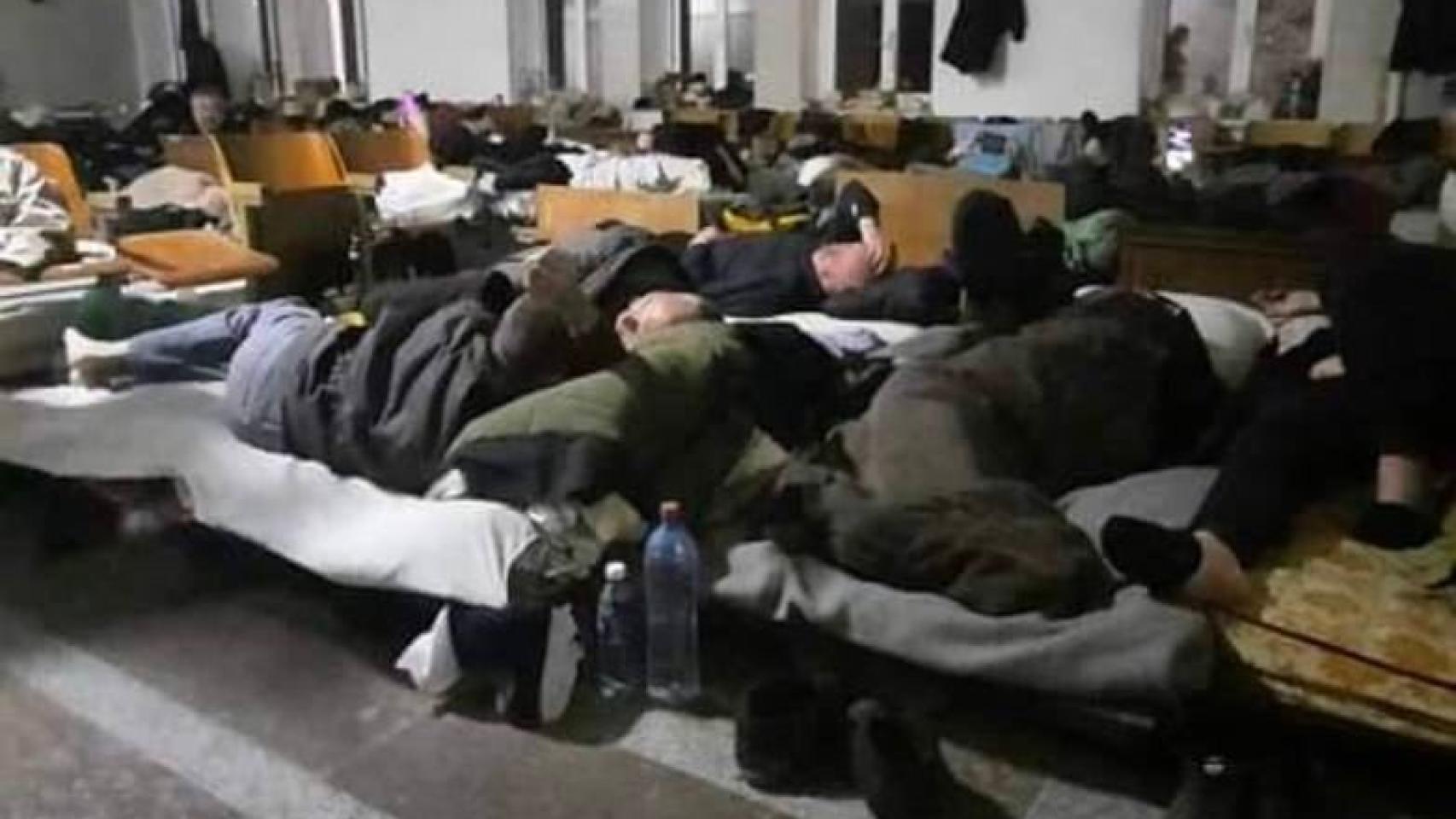 Dentro de un campo de filtración ruso, en Bezimenne, cerca de Mariúpol.