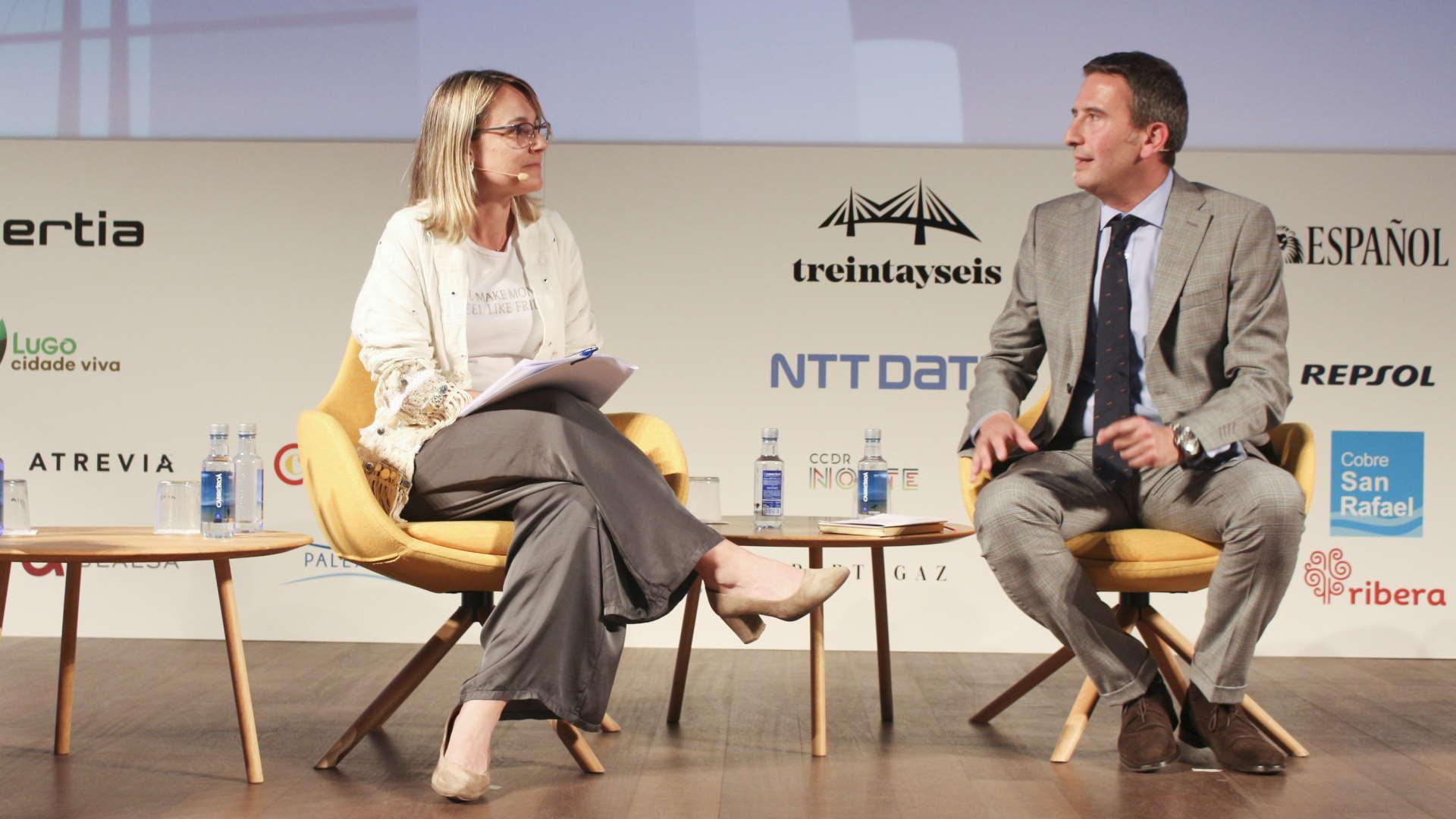 Oriol Sarmiento, gerente de Cluergal (Clúster de Energías Renovables y Sostenibilidad Energética de Galicia) y Paula Uría, directora xeral de Planificación Enerxética e Recursos Naturais de la Xunta de Galicia. Foto: Paula Quintás