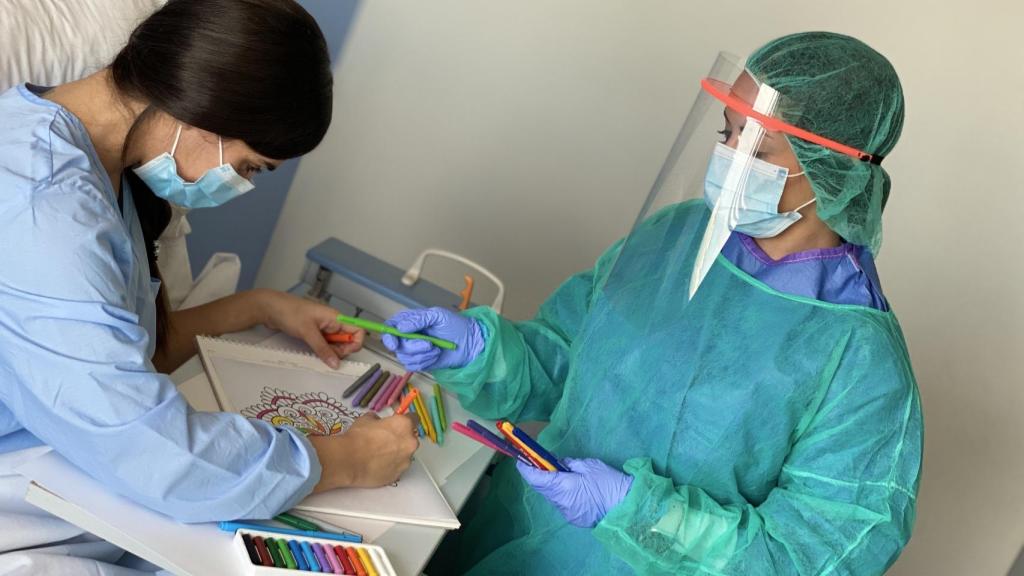 Una joven hospitalizada por Covid-19.