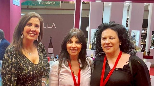 Yolanda Martínez Urbina, a la izquierda de la imagen, en Fenavin.