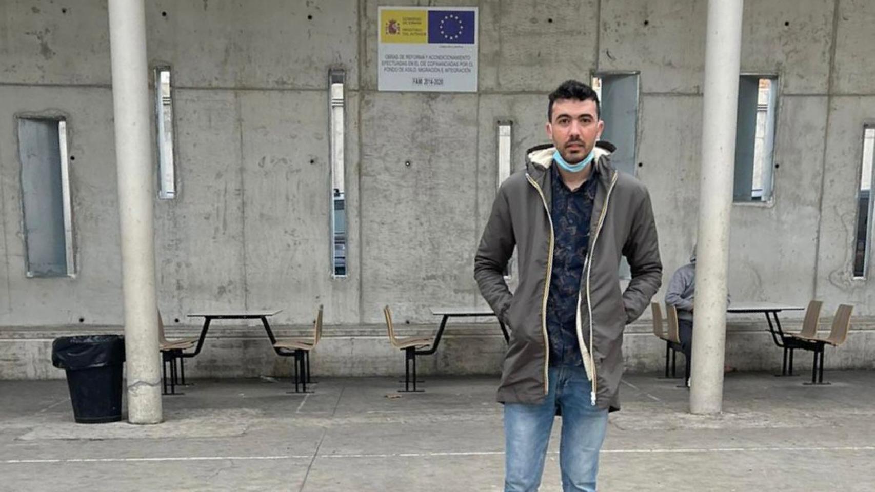 El activista y exmilitar argelino Benhalima, en el CIE de Alicante.