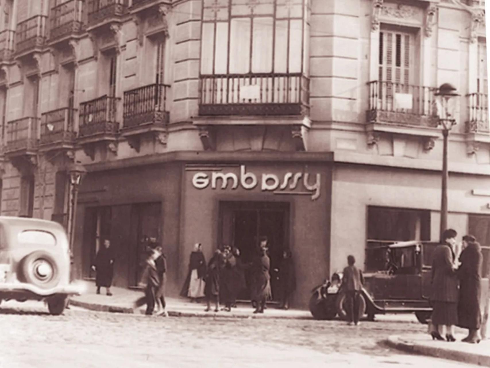 El mítico salón de té Embassy, en la esquina de Paseo de la Castellana esquina Ayala.