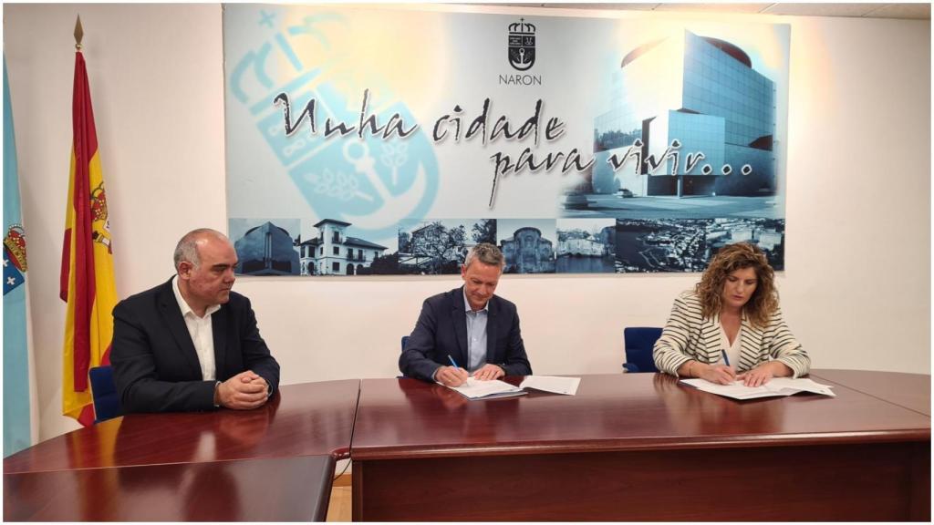 Firma de las cartas que enviarán a las administraciones.