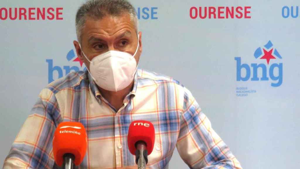 El portavoz del BNG en Ourense, Luis Seara, en rueda de prensa.
