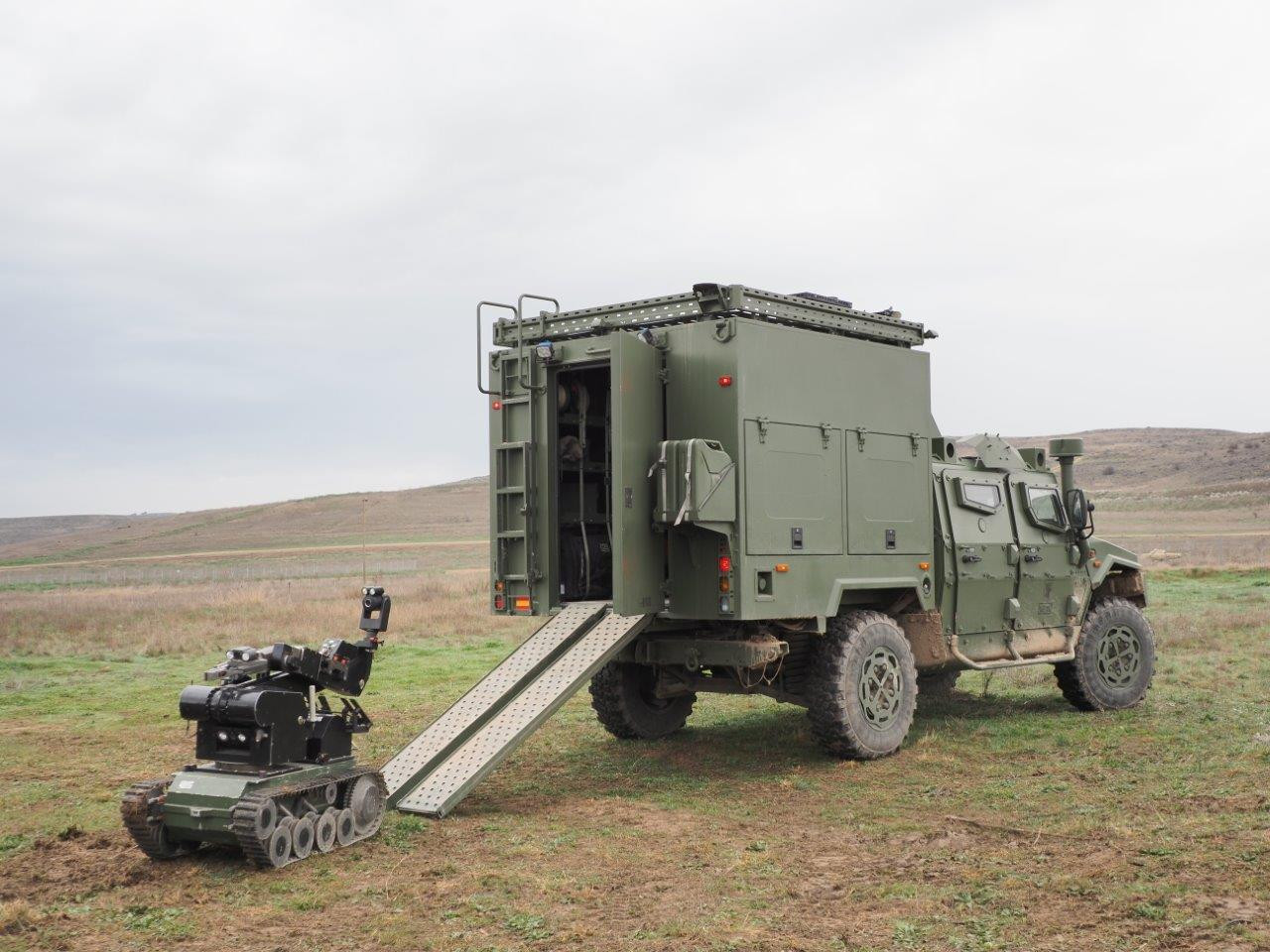 Robot preparado para la desactivación de explosivos. Foto: Cedida